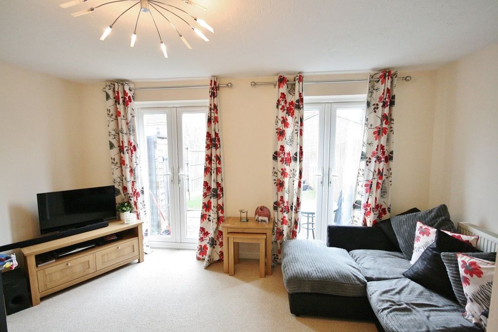 Property photo 2 of 11