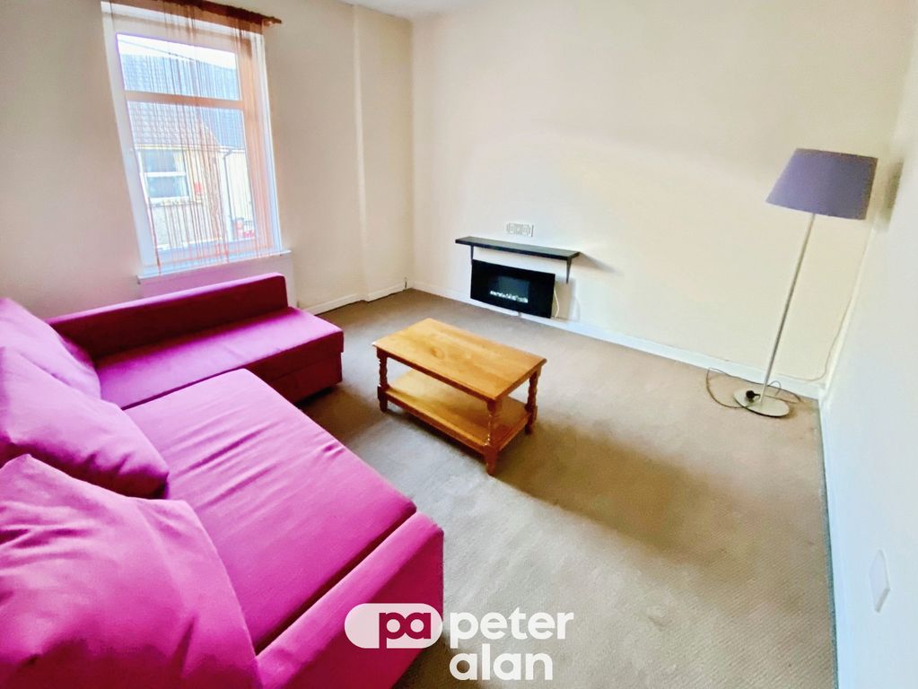 Property photo 1 of 3 Living Room