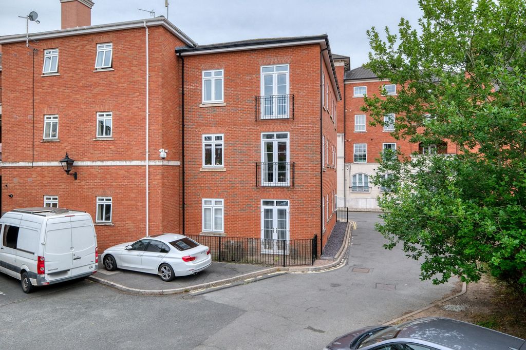 Property photo 2 of 13