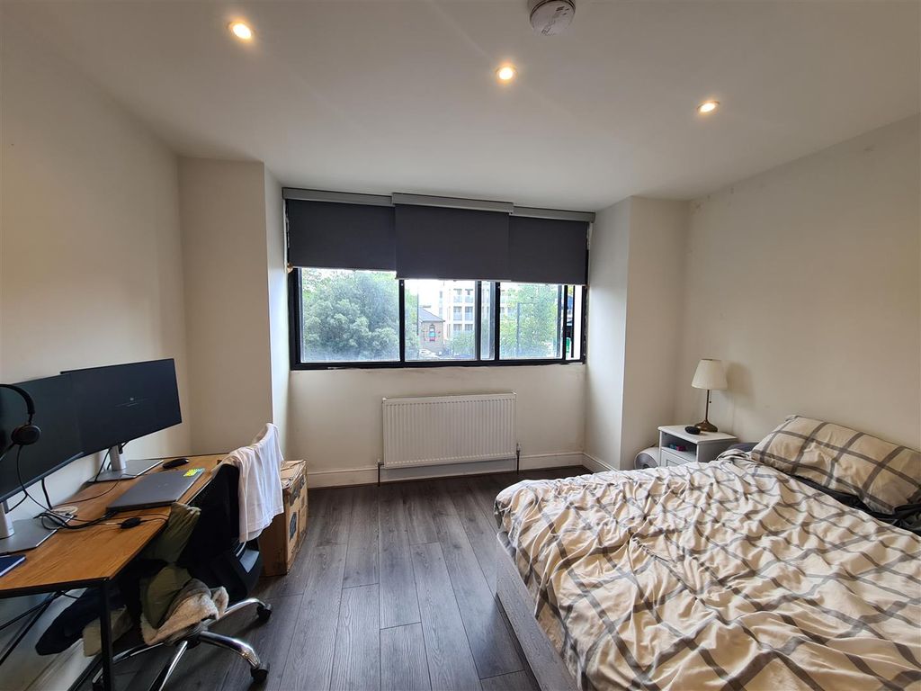 Property photo 3 of 6 Eden Harper Brixton Hill