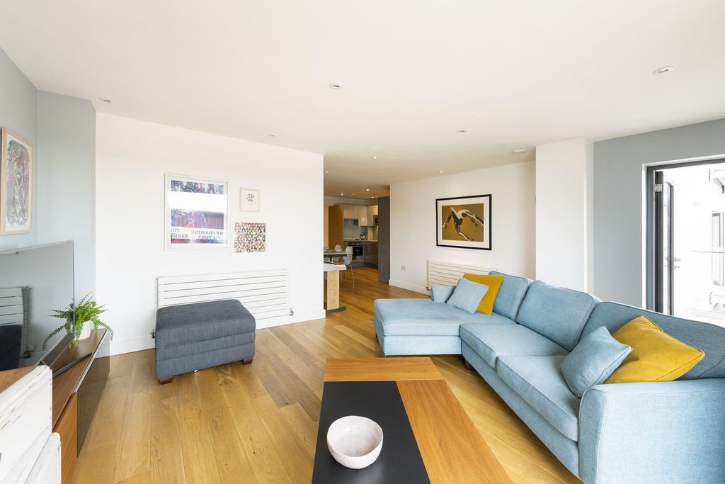 Property photo 2 of 10