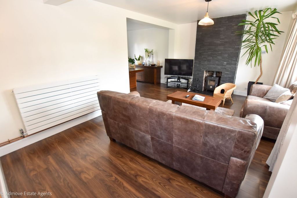 Property photo 3 of 12 Photo 1