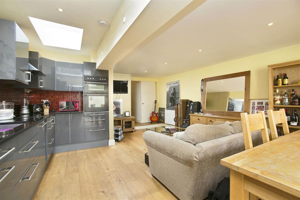 Property photo 3 of 7
