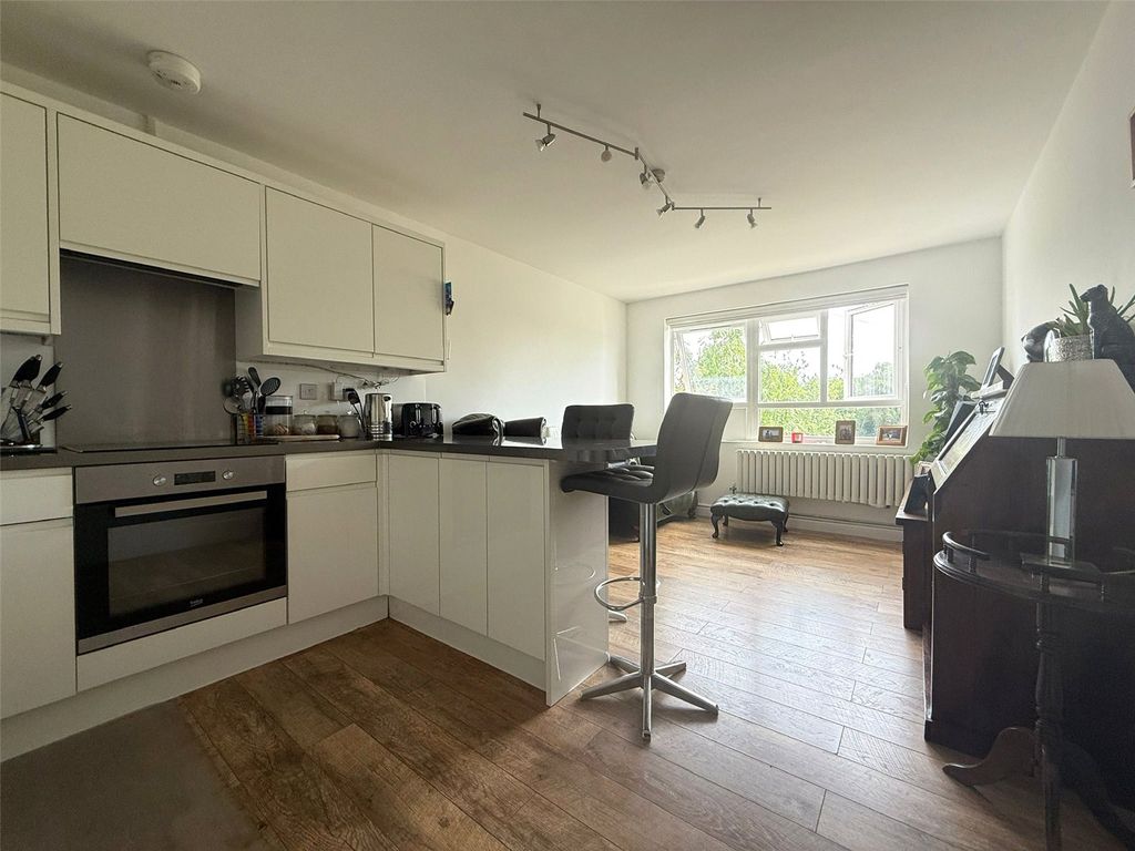 Property photo 1 of 9 Kitchen/Lounge