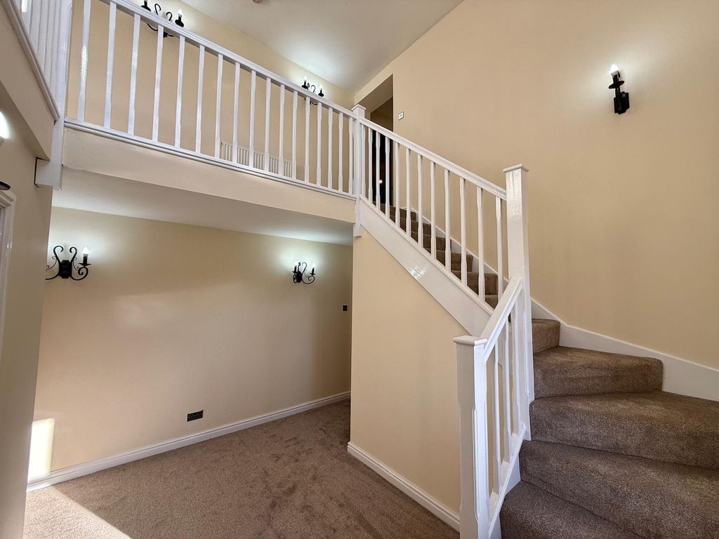 Property photo 2 of 25