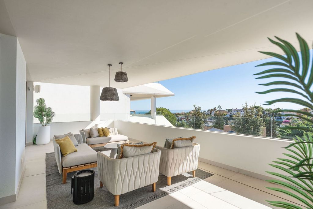 Property photo 2 of 42