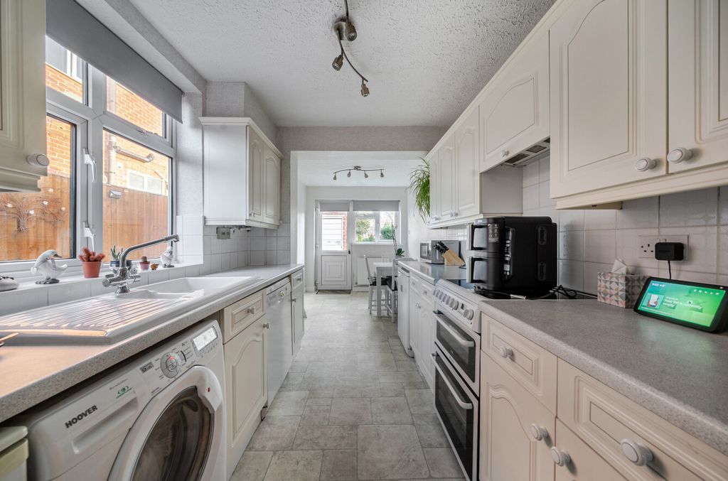 Property photo 2 of 21 1389018-22-694529...