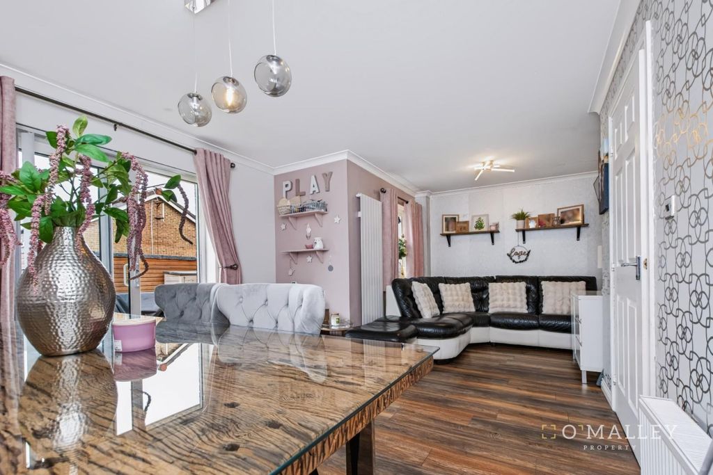 Property photo 2 of 17 Lounge/ Diner