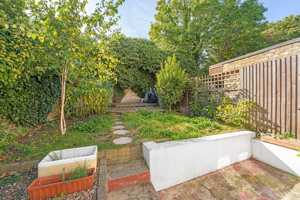 Property photo 3 of 10 Garden.Jpg