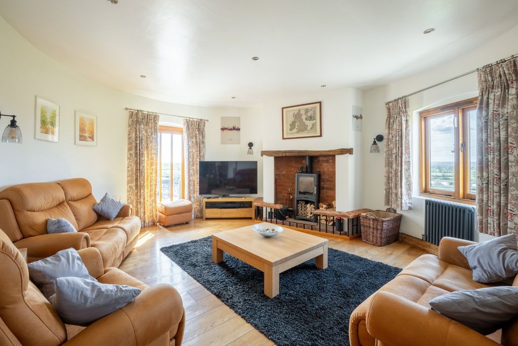 Property photo 3 of 17 Sitting Room