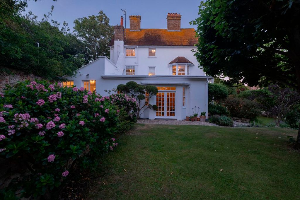 Property photo 1 of 35 Twilight