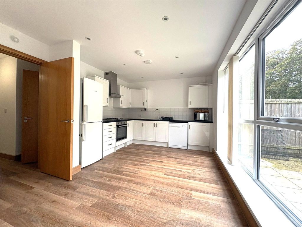 Property photo 2 of 11 Picture No. 23