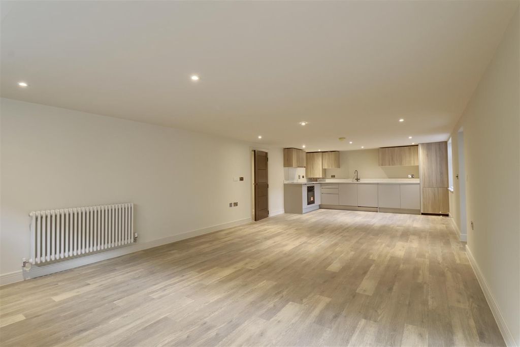 Property photo 3 of 12 64A20272-54E5-4D2B-824C-82145A9Db26C_1_201_A.Jpeg