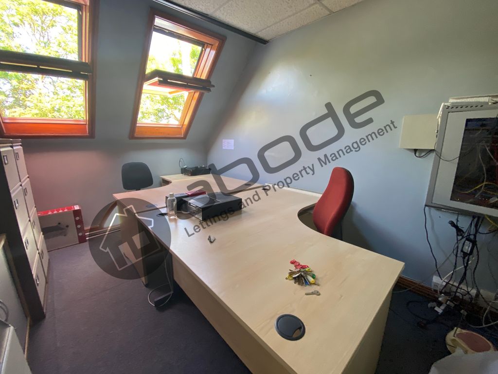 Property photo 3 of 16 Office 2