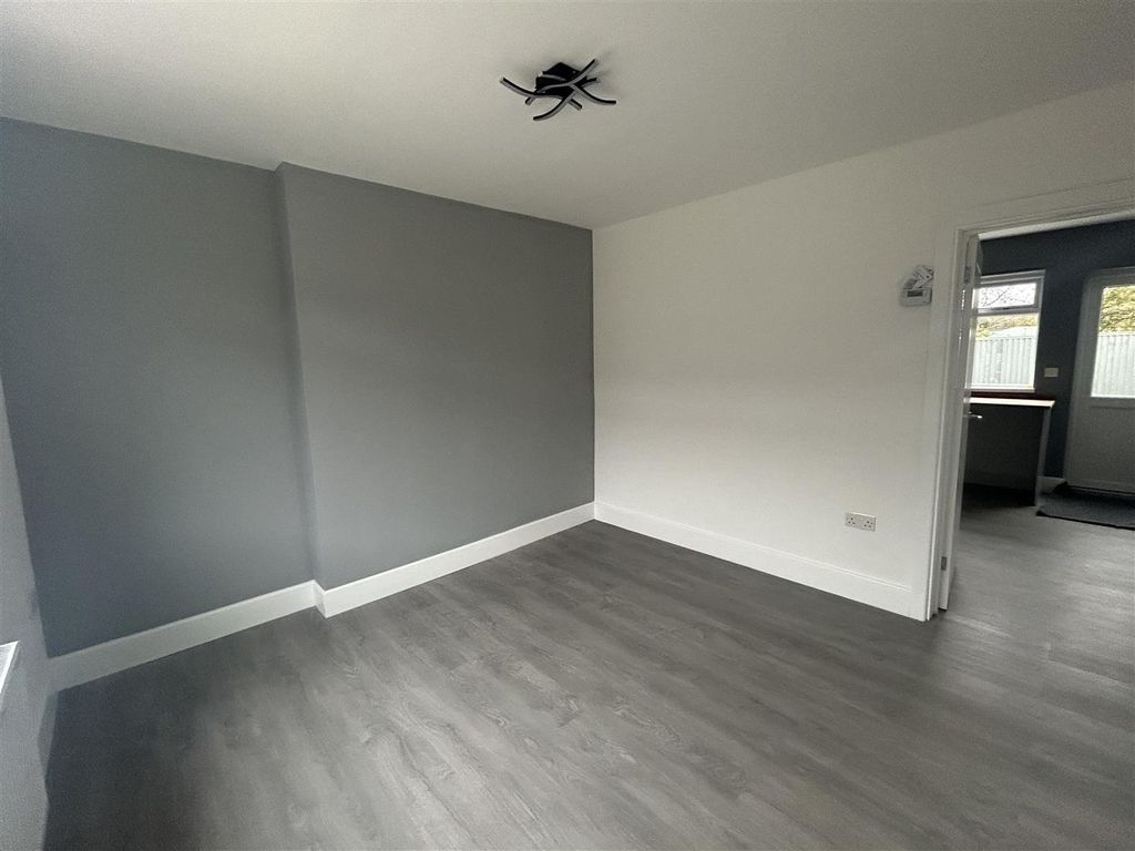 Property photo 3 of 8 Lounge.Jpg