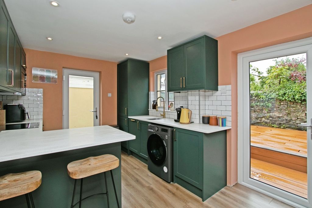 Property photo 3 of 20 Pbox-Img.Jpg