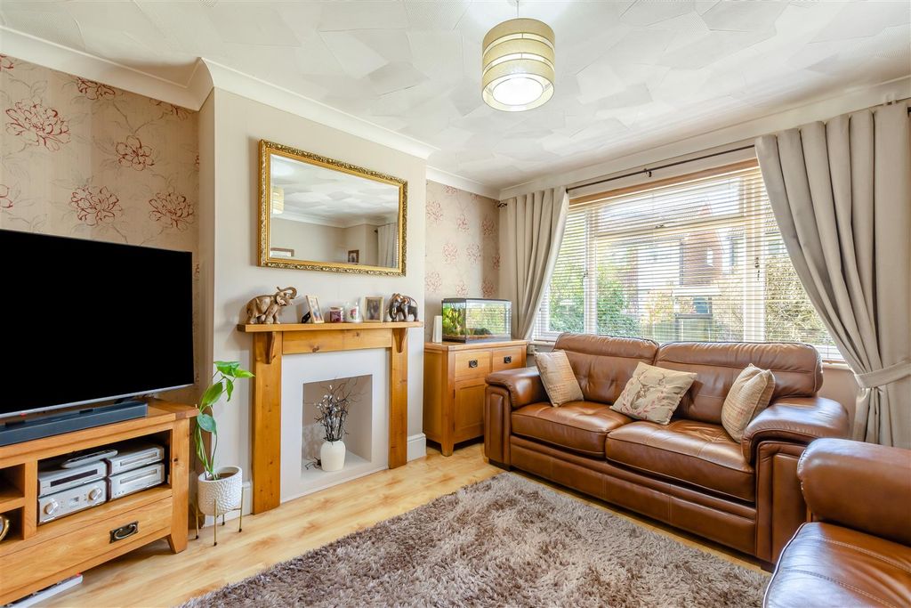 Property photo 2 of 18 8682876-Interior05.Jpg