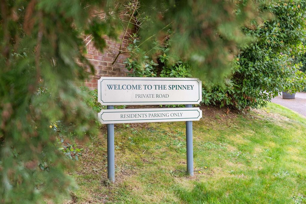 Property photo 3 of 28 13 The Spinney 27.Jpg