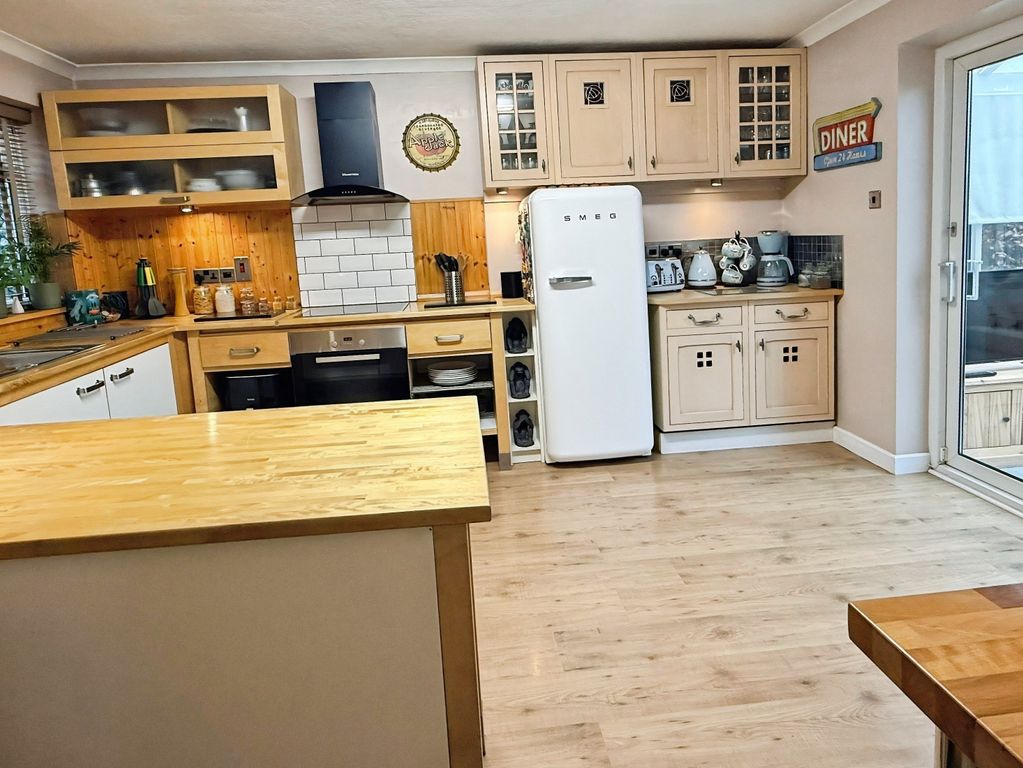 Property photo 3 of 35