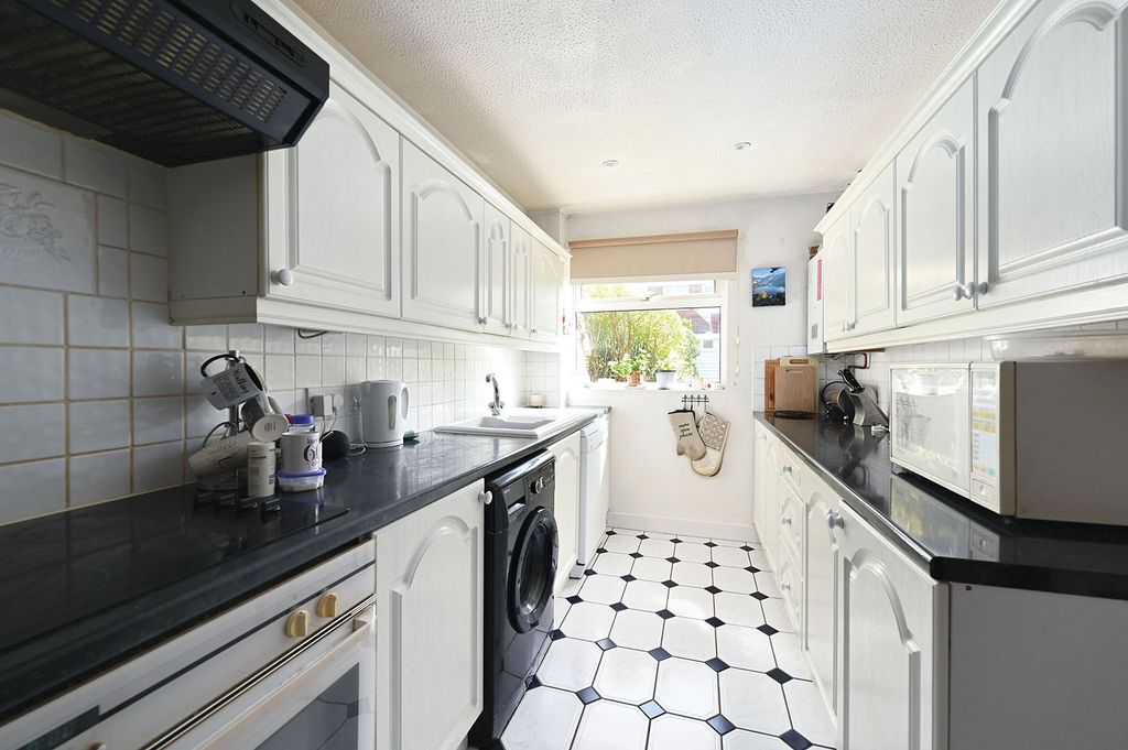 Property photo 2 of 11 261 Pinewood Park (7)