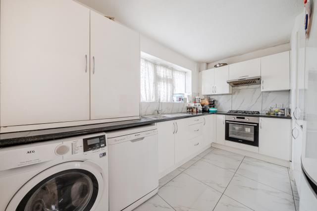 Property photo 2 of 10 Kitchen