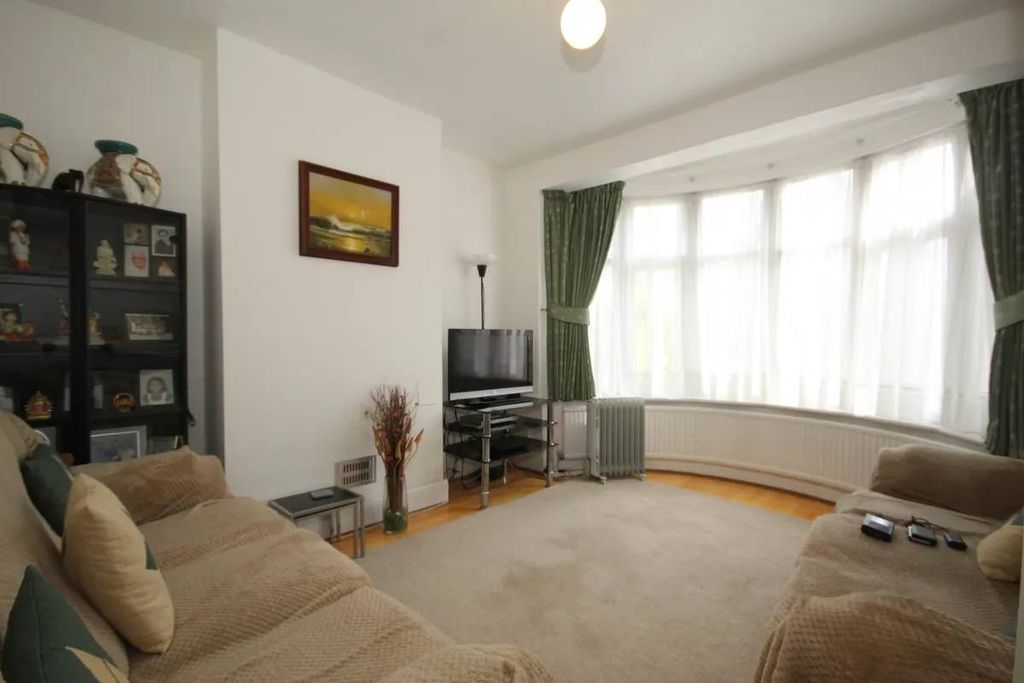 Property photo 3 of 12 Gallery