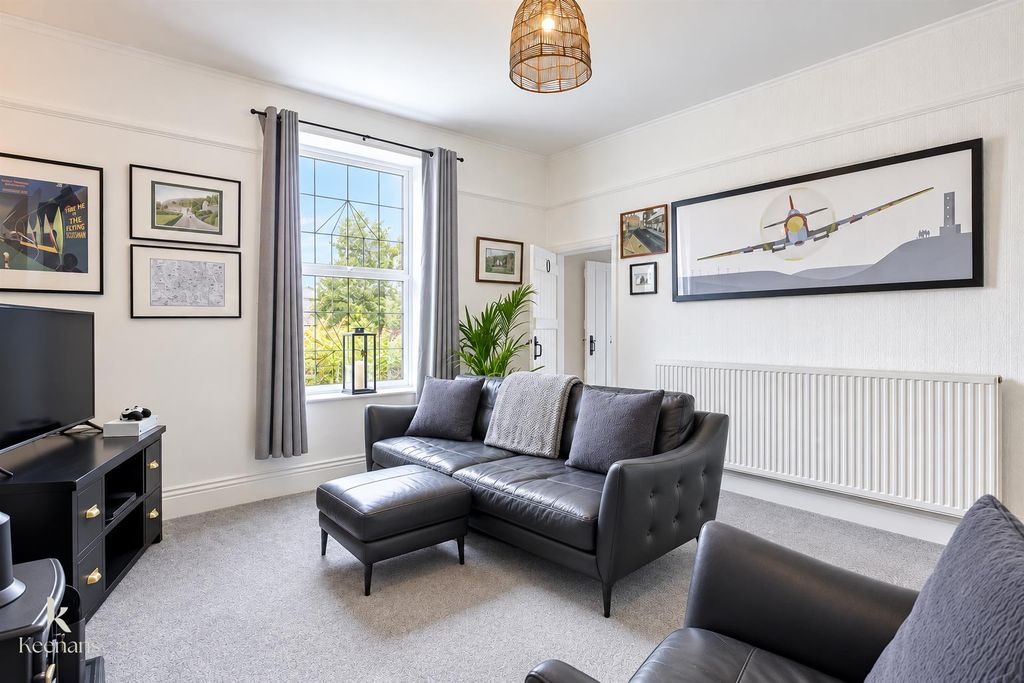 Property photo 3 of 16 Untitled-10.Jpg