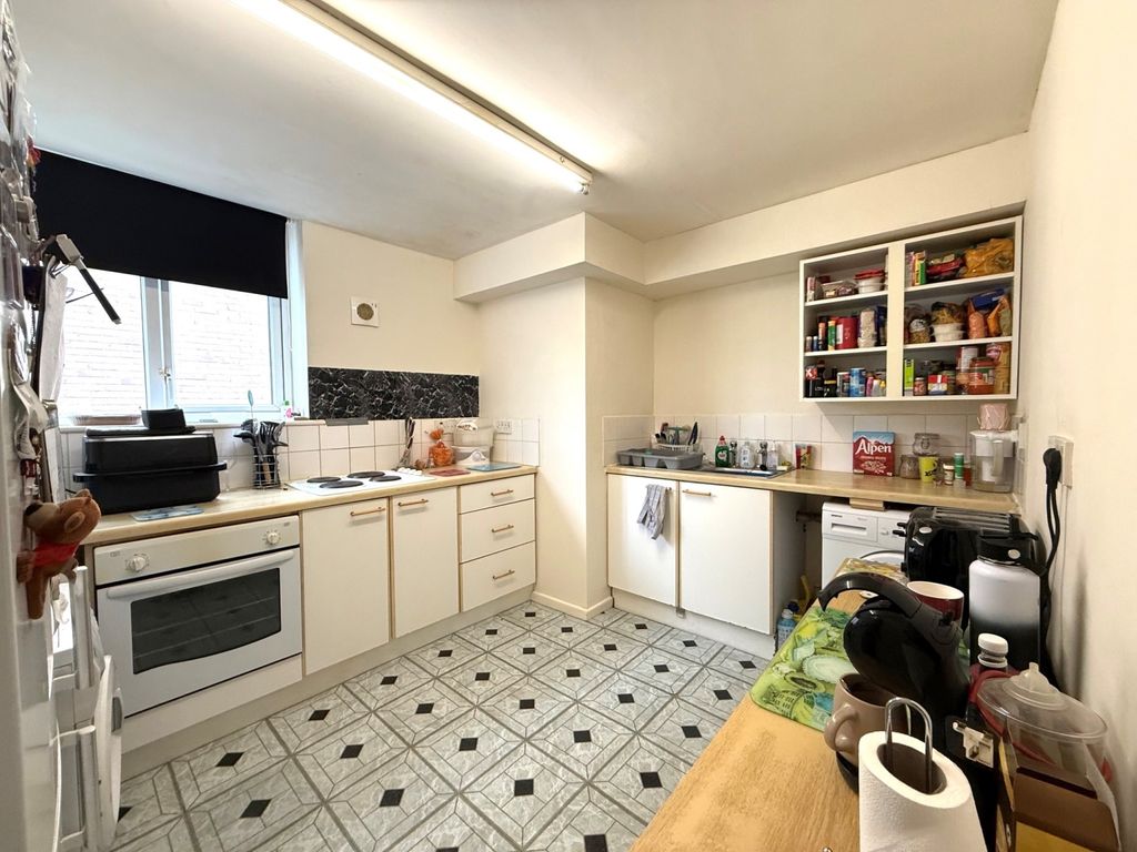 Property photo 3 of 9 10A 1