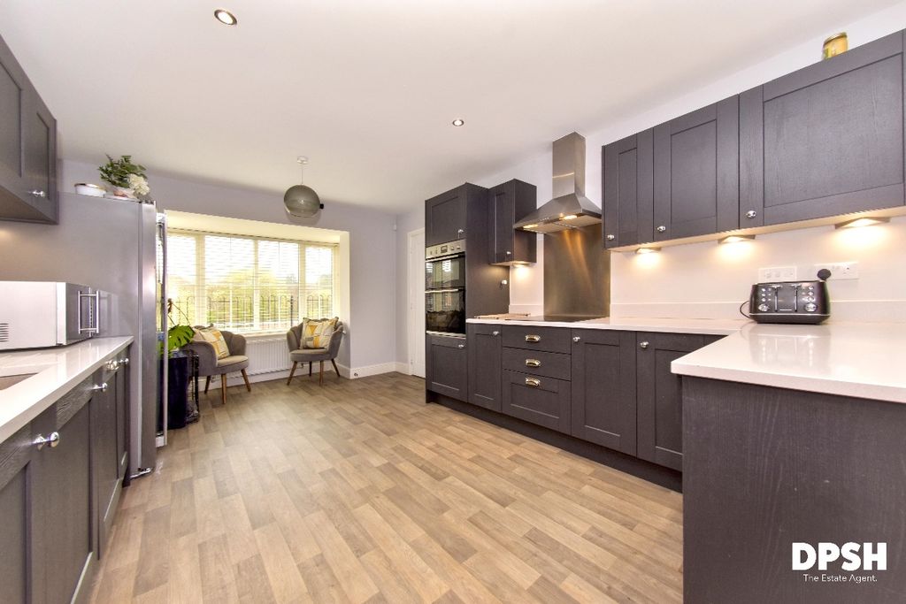 Property photo 2 of 32