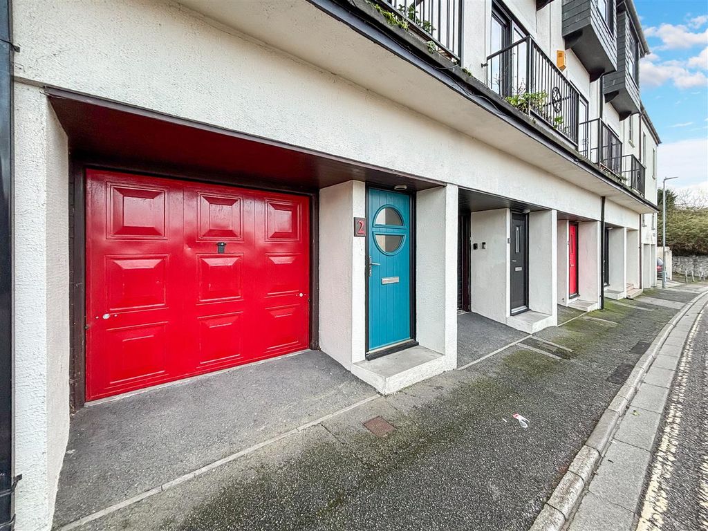 Property photo 3 of 19