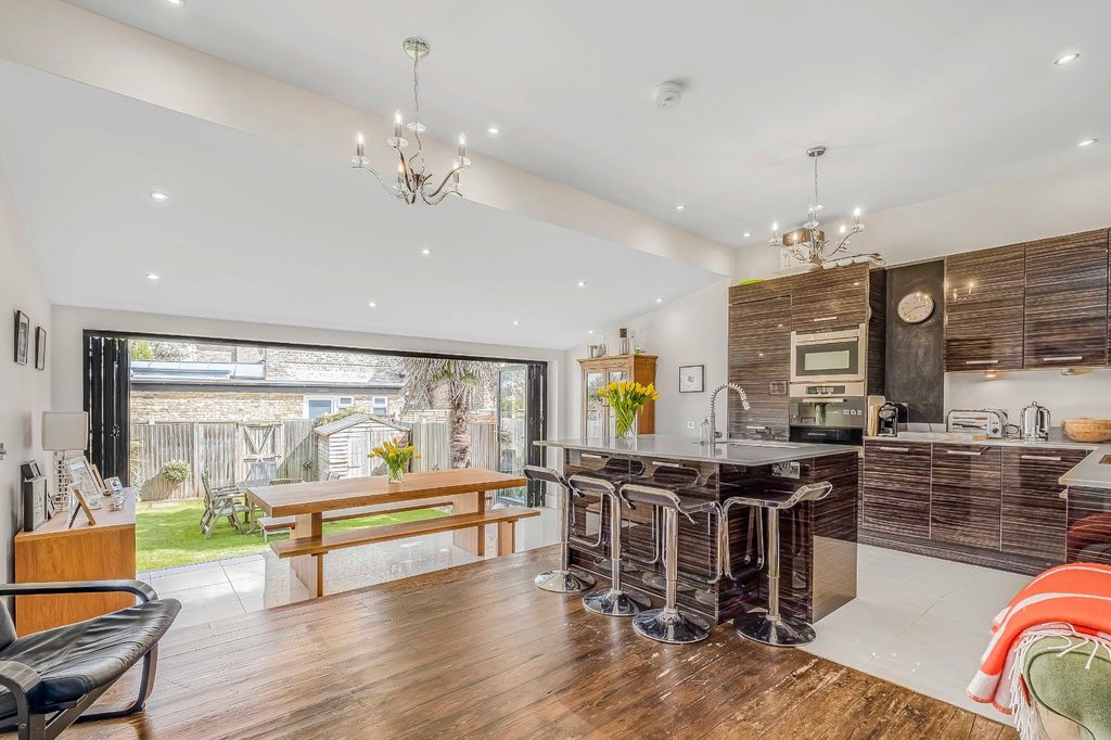 Property photo 2 of 12 Picture No. 06