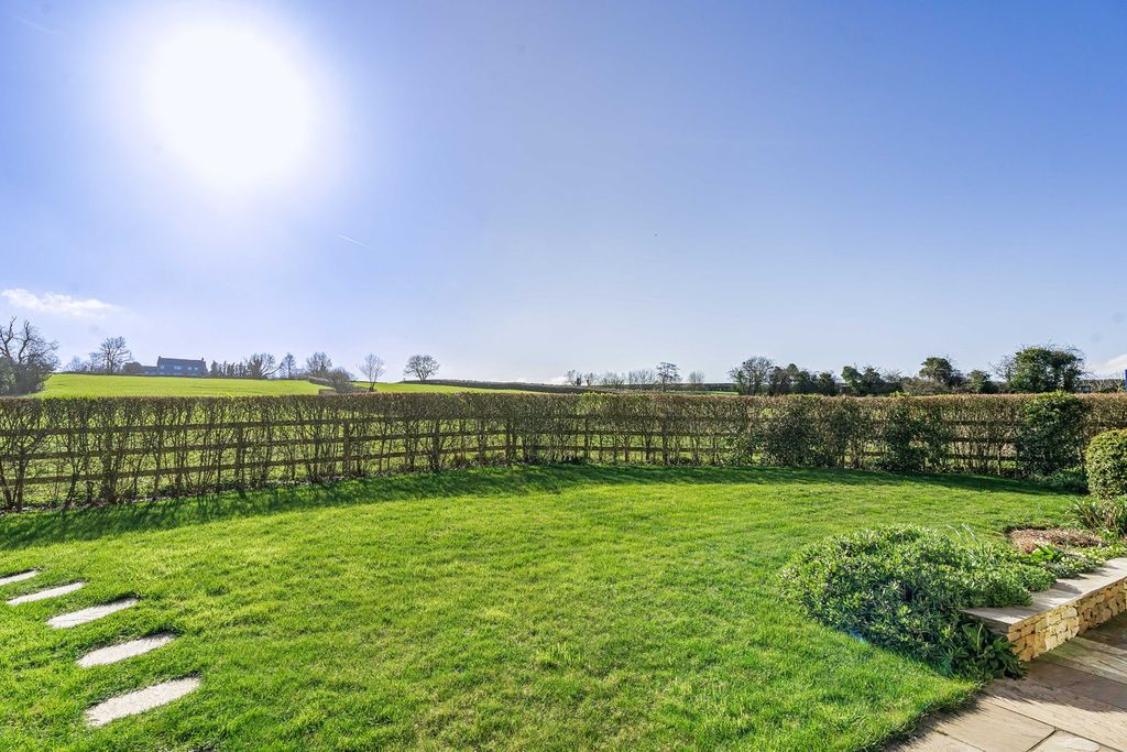 Property photo 2 of 27