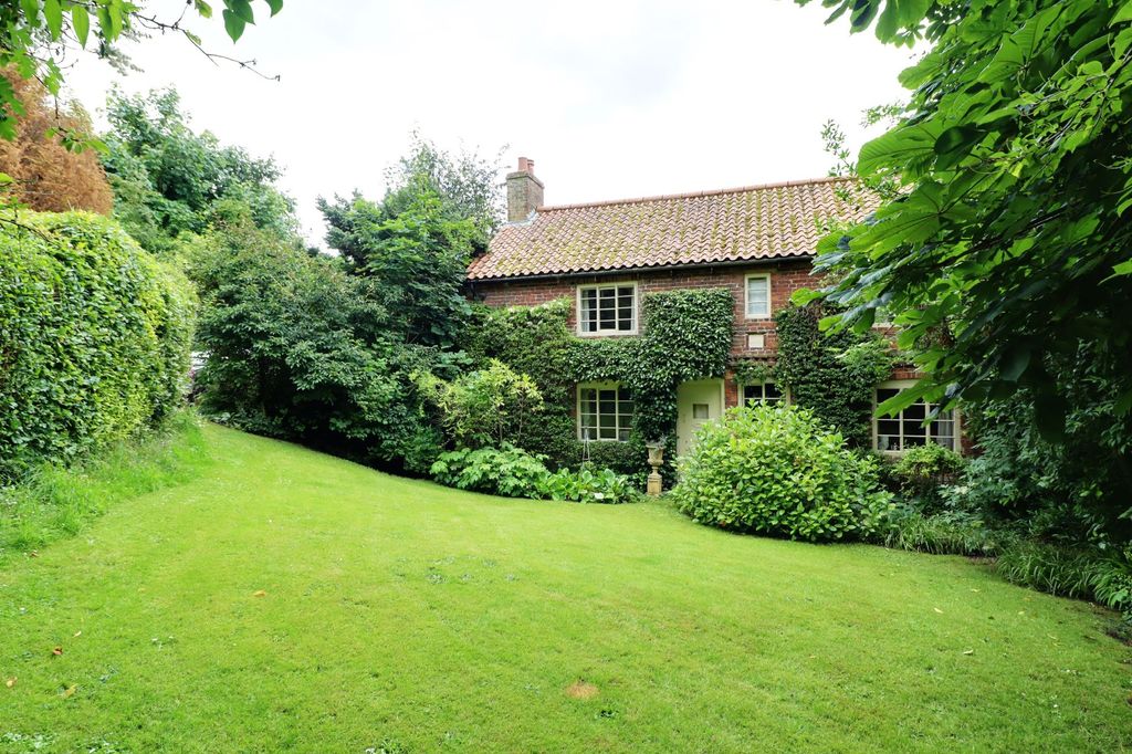 Property photo 1 of 35