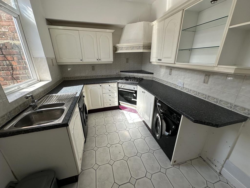 Property photo 1 of 6 Kitchen