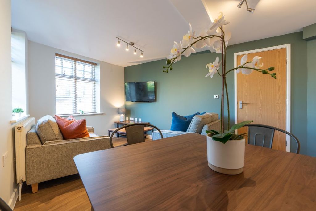 Property photo 3 of 11 Syf10 - Living Area