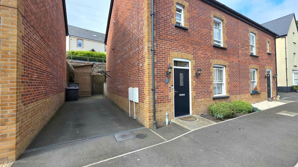 Property photo 2 of 26
