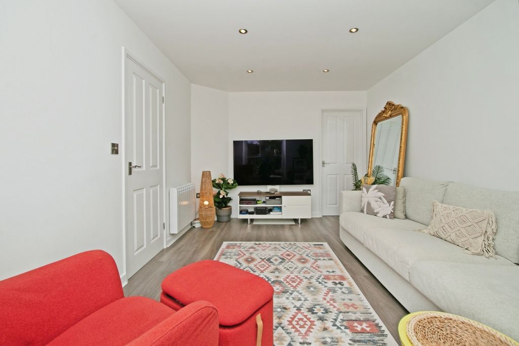 Property photo 3 of 10 Pbox-Img.Jpg