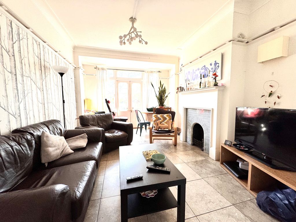 Property photo 3 of 4