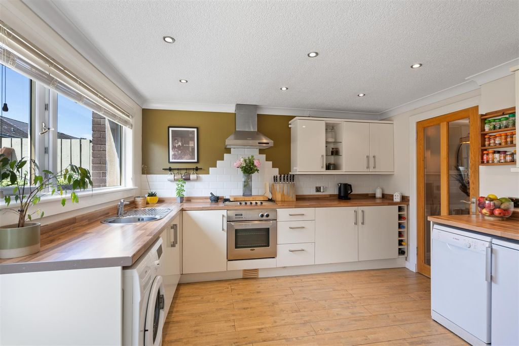 Property photo 3 of 34 8.Jpg