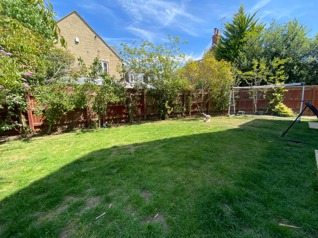 Property photo 2 of 17 Image00004