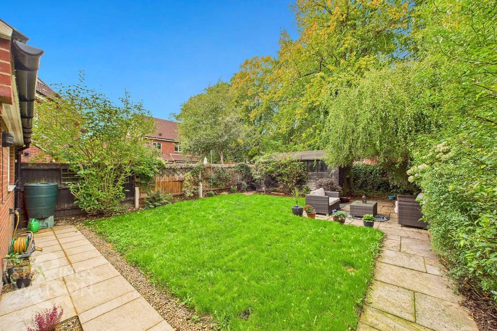 Property photo 2 of 31