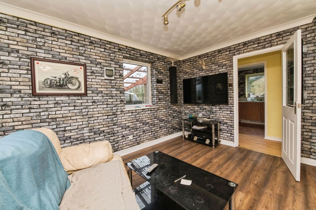 Property photo 3 of 10 Photo