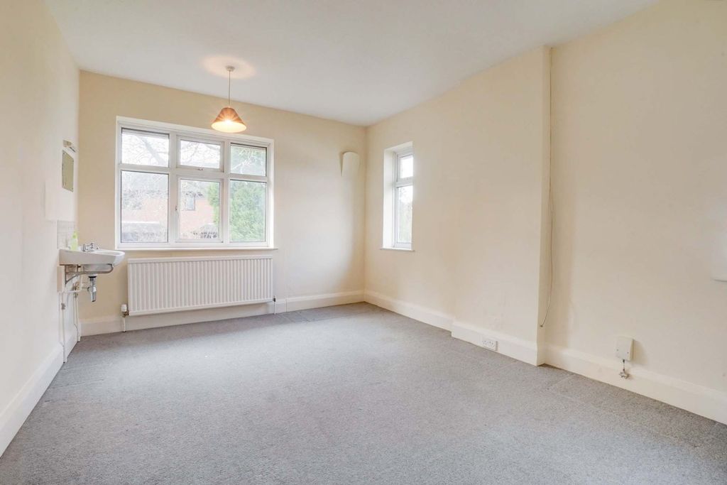 Property photo 3 of 34