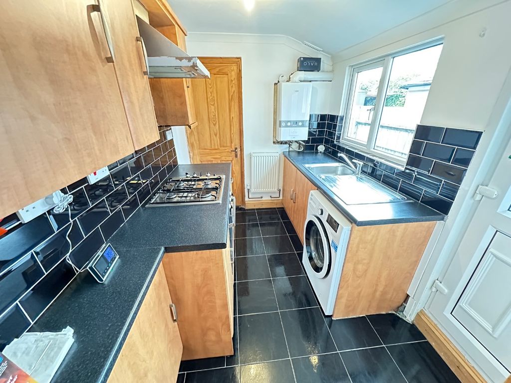 Property photo 2 of 8 4093282