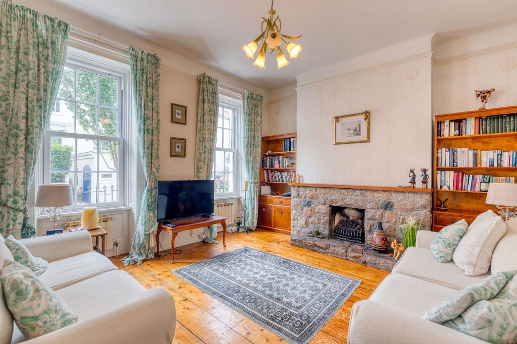 Property photo 2 of 43