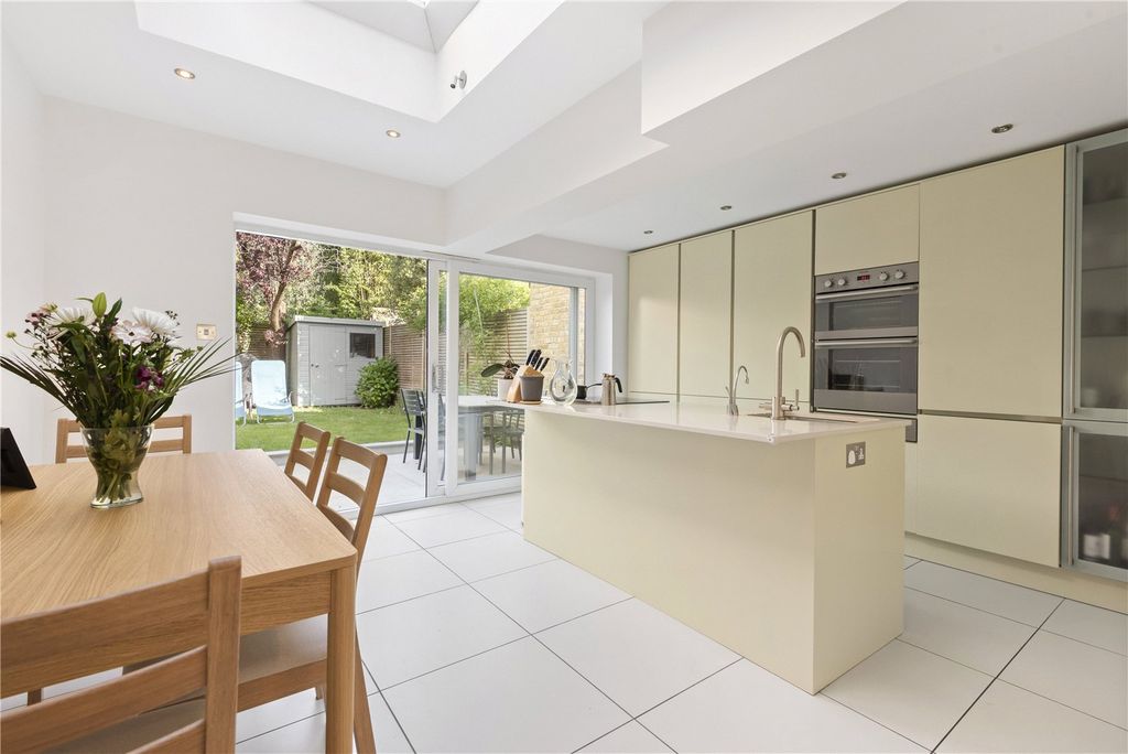 Property photo 3 of 22 Kitchen