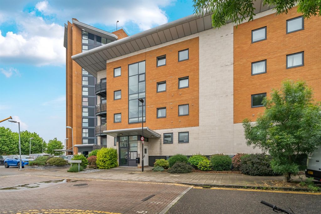 Property photo 1 of 13 (Main)