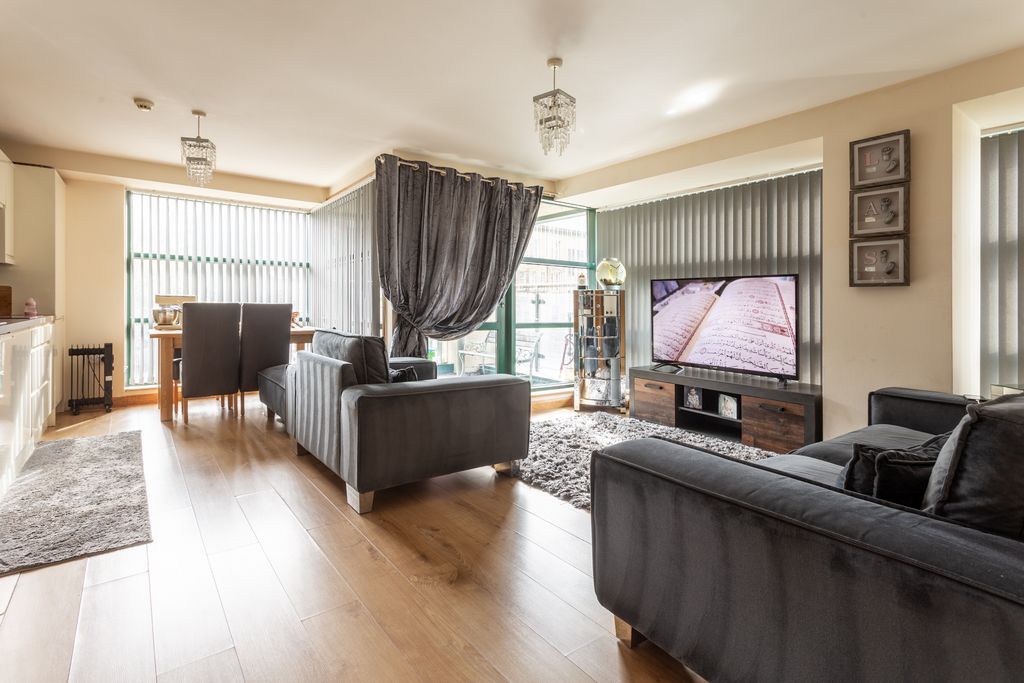 Property photo 2 of 12