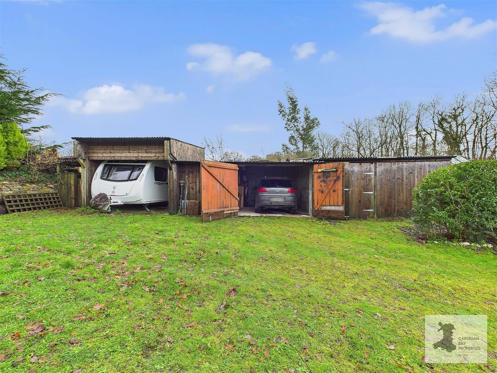 Property photo 3 of 35 Garage/Workshop &amp; Caravan Store
