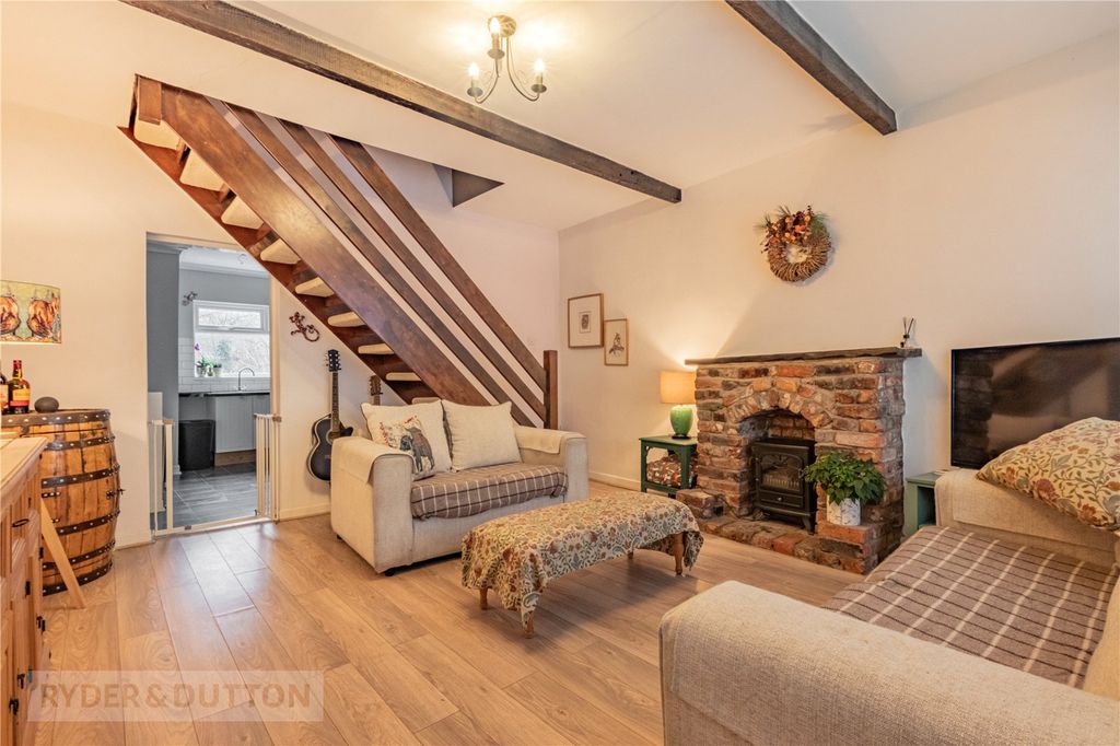 Property photo 1 of 17 Lounge